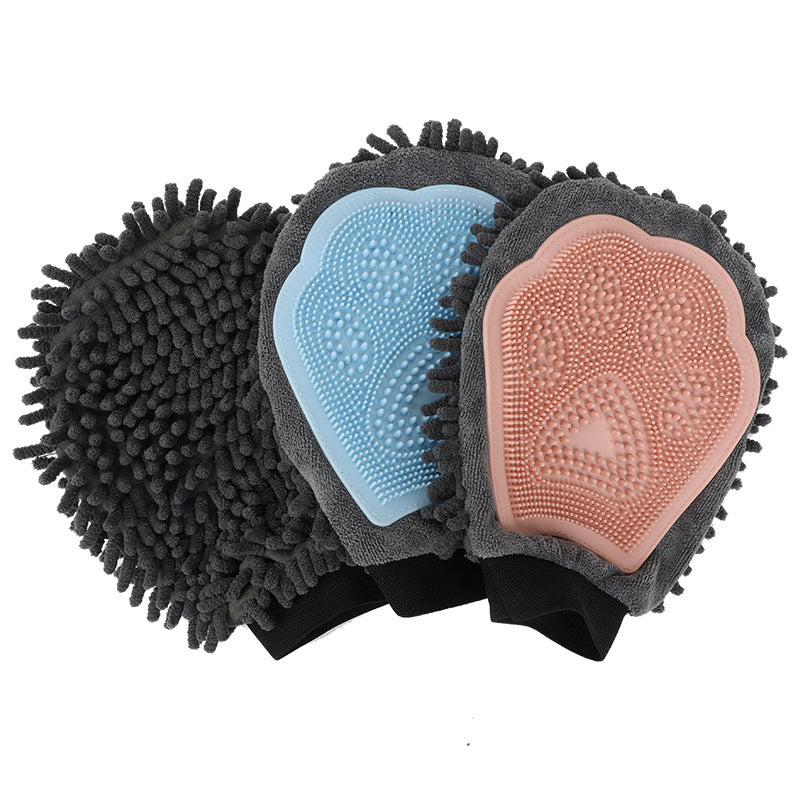 Pet Bathing Brush 2-in-1 Grooming Glove Elegant Dog - lifestyle view - PET'S FUN | interactive pet toy